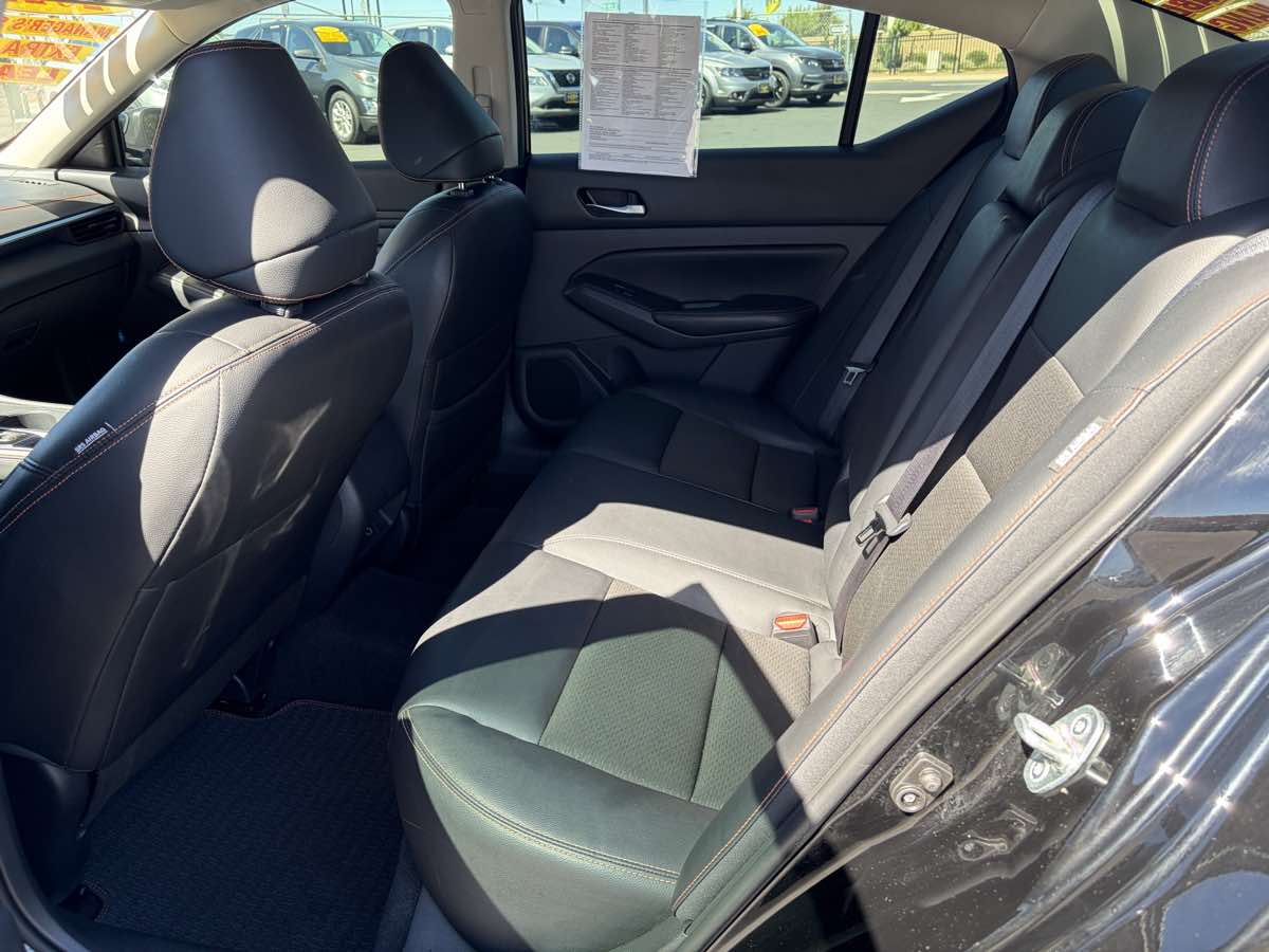 2022 Nissan Altima SR - Photo 11