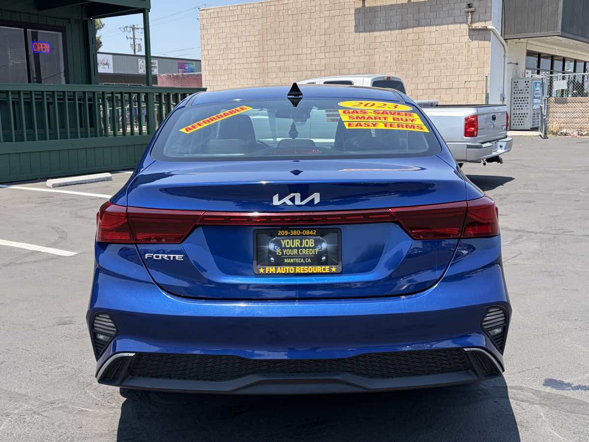 2023 Kia Forte LXS - Photo 4