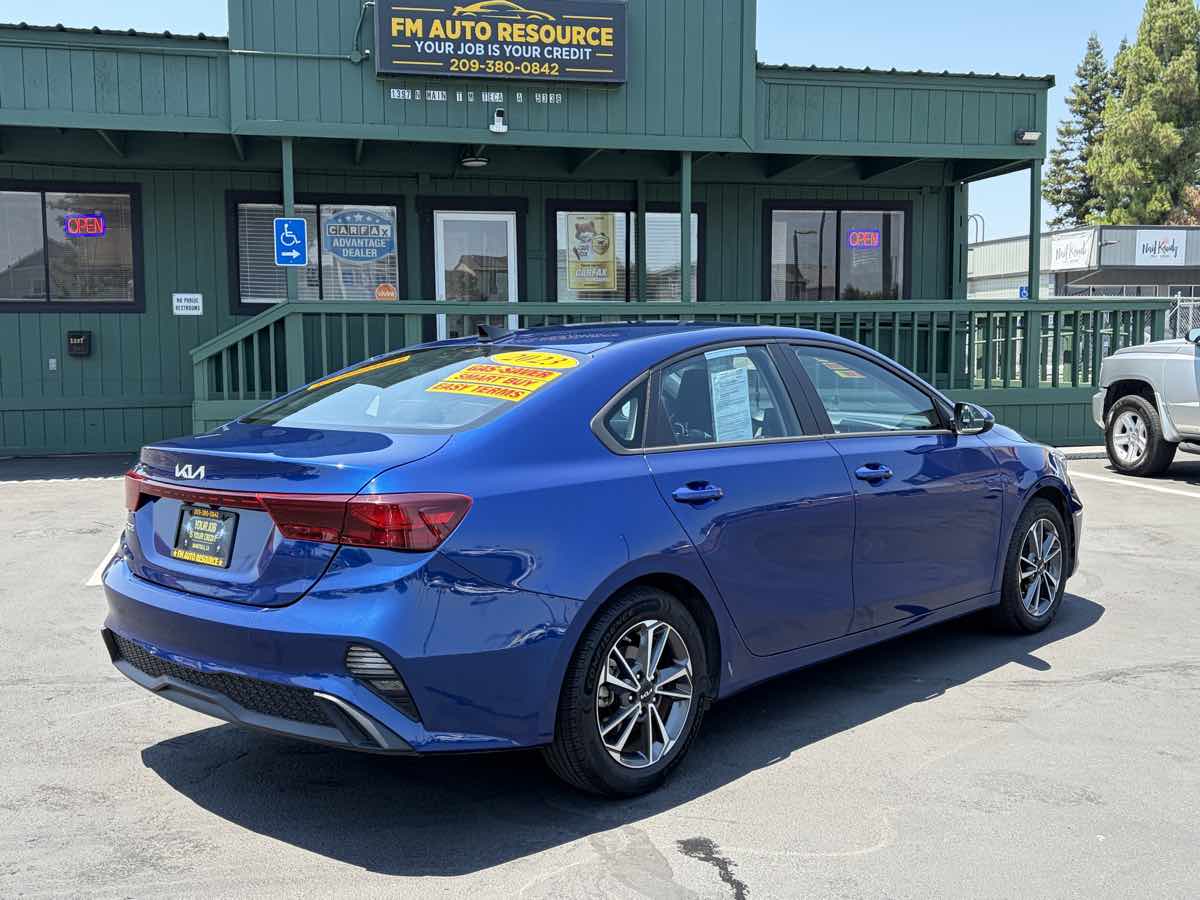 2023 Kia Forte LXS - Photo 5