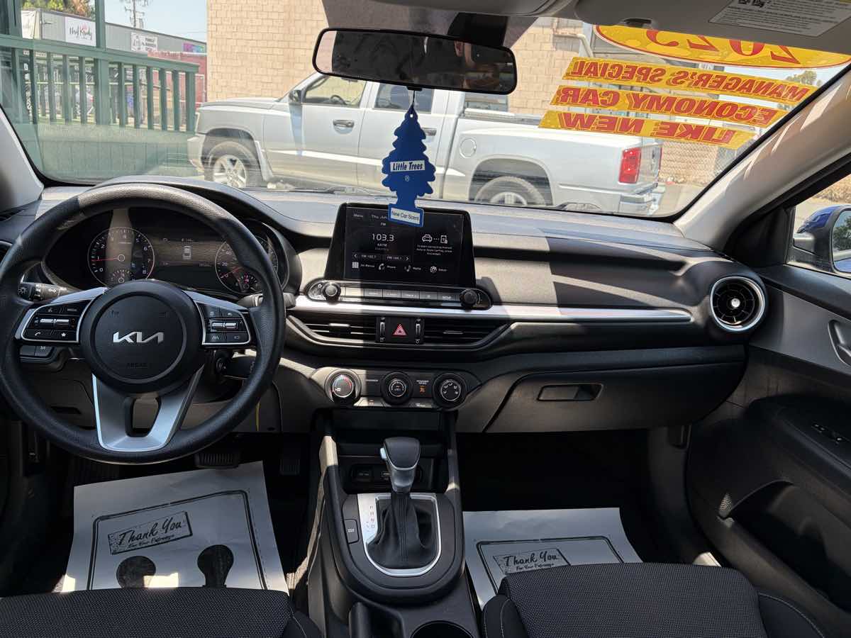 2023 Kia Forte LXS - Photo 11
