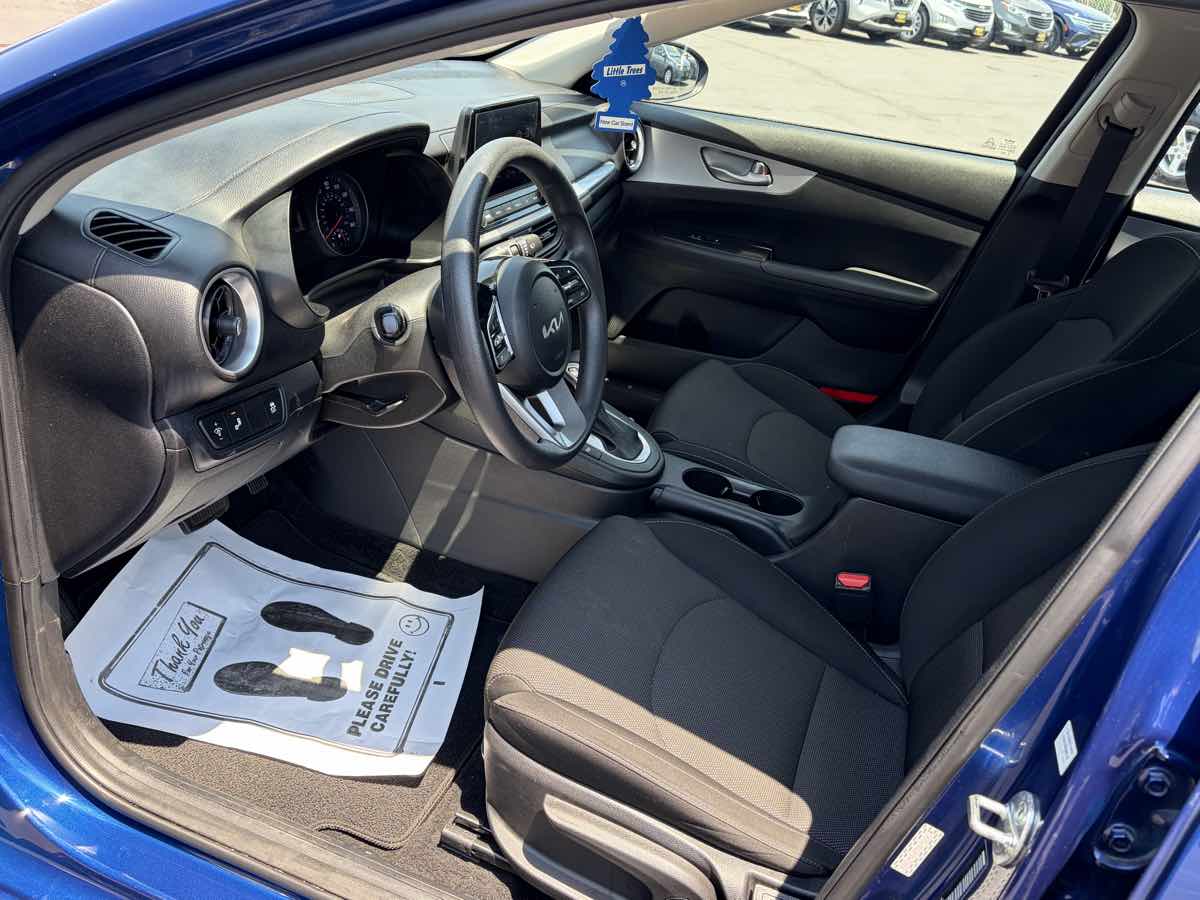 2023 Kia Forte LXS - Photo 12