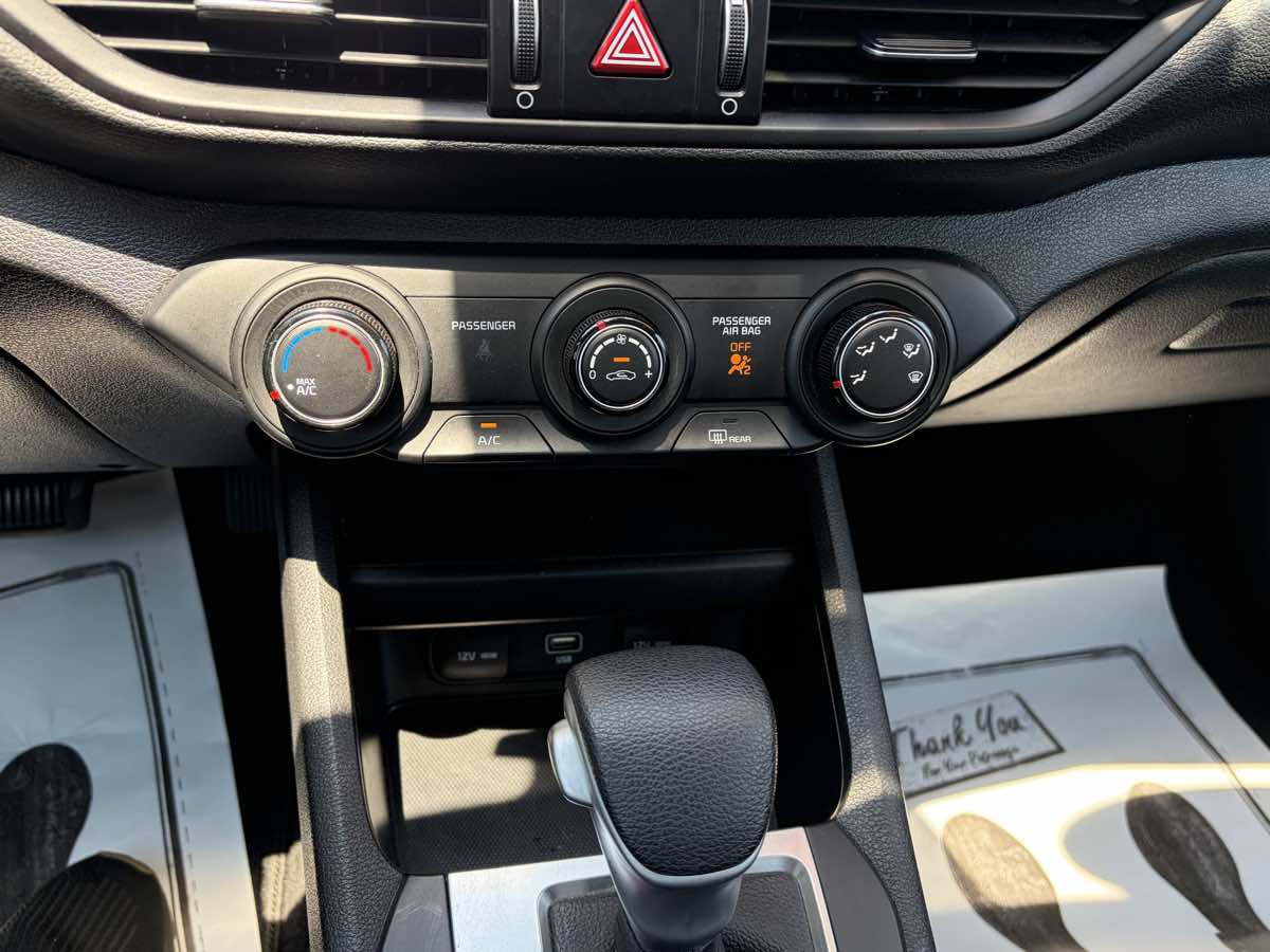 2023 Kia Forte LXS - Photo 17