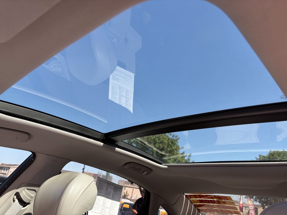 Photo 14 of this Genesis G80