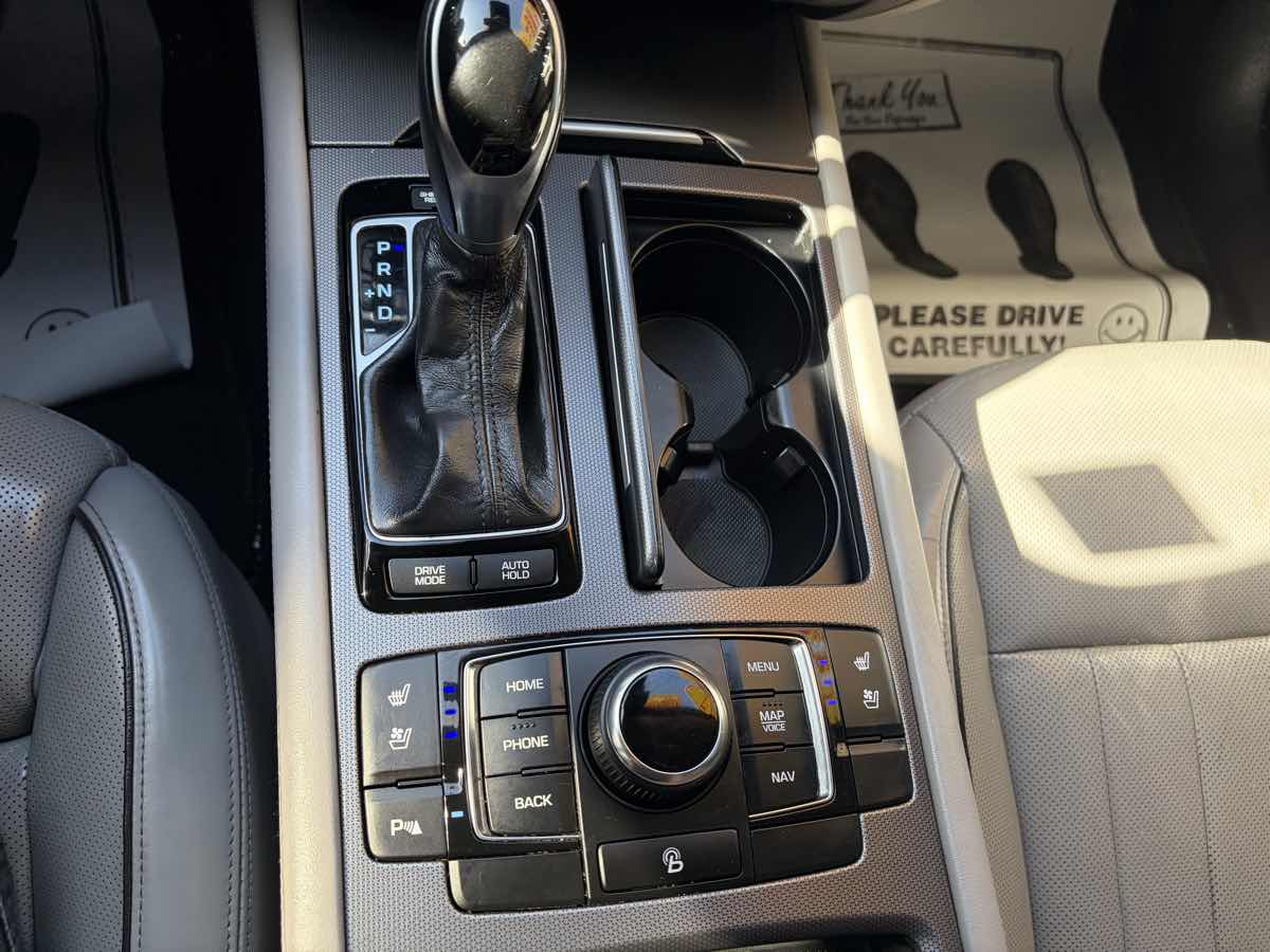 Photo 18 of this Genesis G80