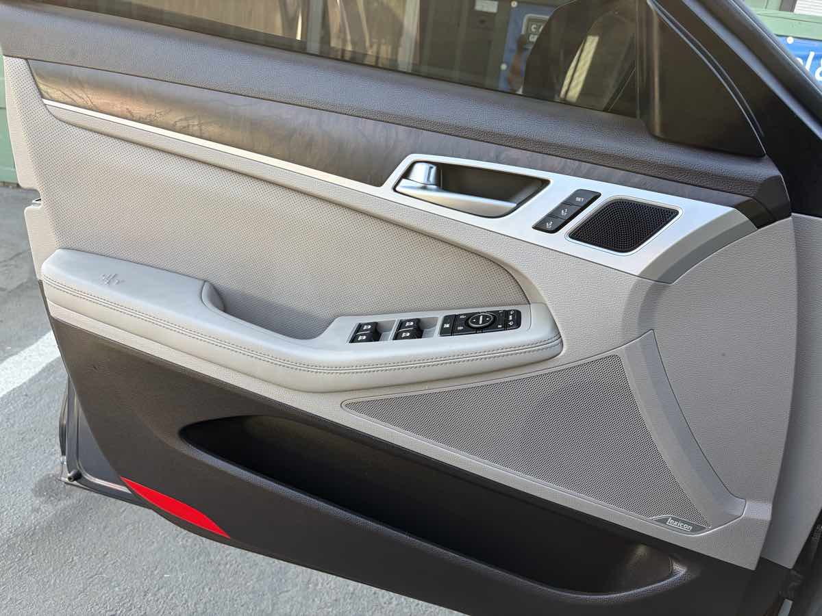 Photo 20 of this Genesis G80