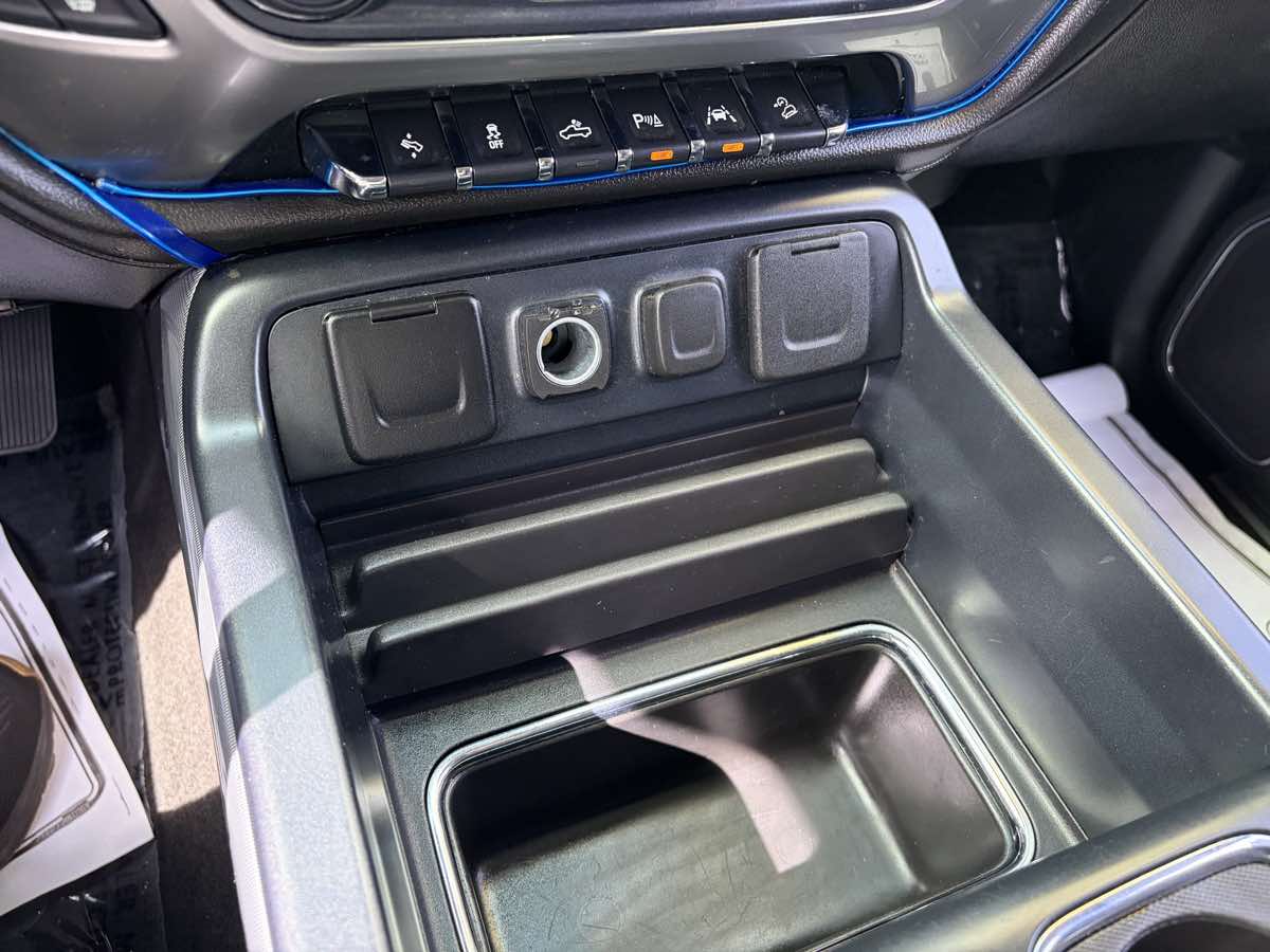 Photo 17 of this Chevrolet Silverado 1500