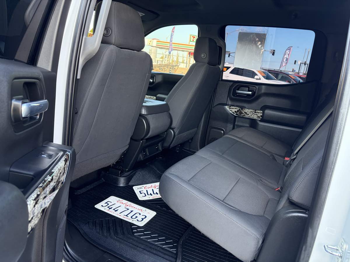 Photo 15 of this Chevrolet Silverado 1500