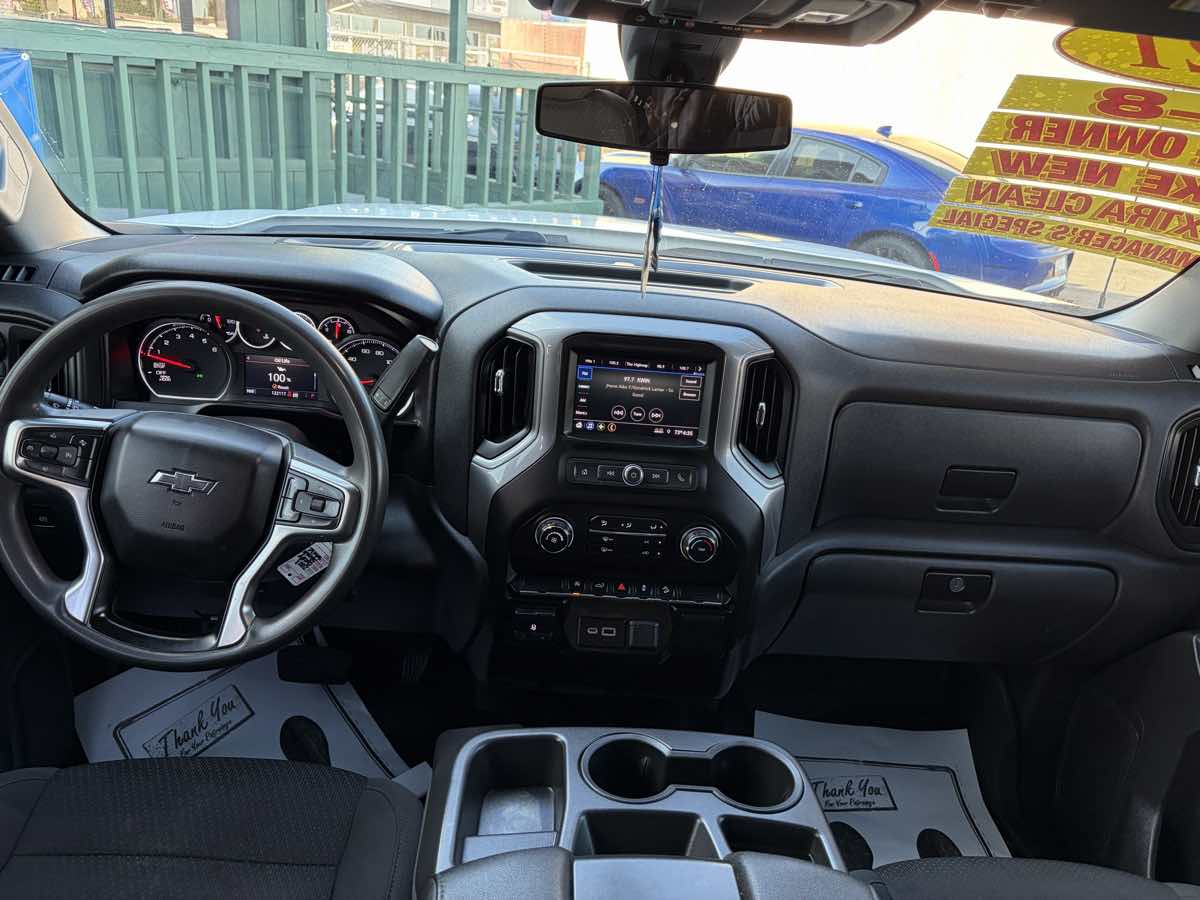 Photo 16 of this Chevrolet Silverado 1500
