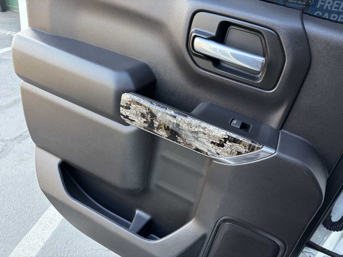 Photo 17 of this Chevrolet Silverado 1500