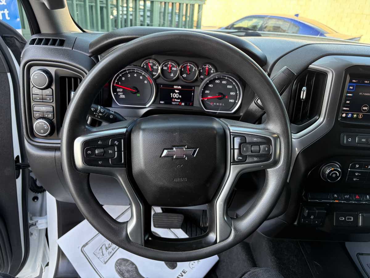 Photo 19 of this Chevrolet Silverado 1500