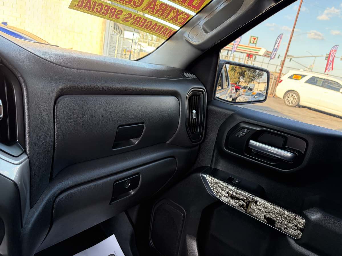 Photo 24 of this Chevrolet Silverado 1500