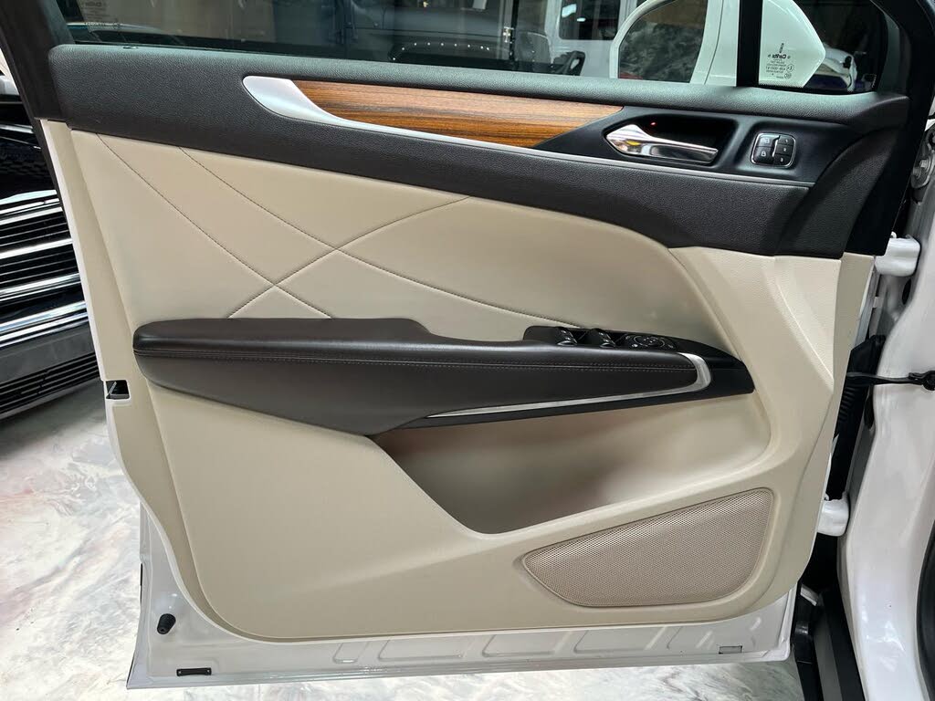 Photo 28 of this Lincoln MKC