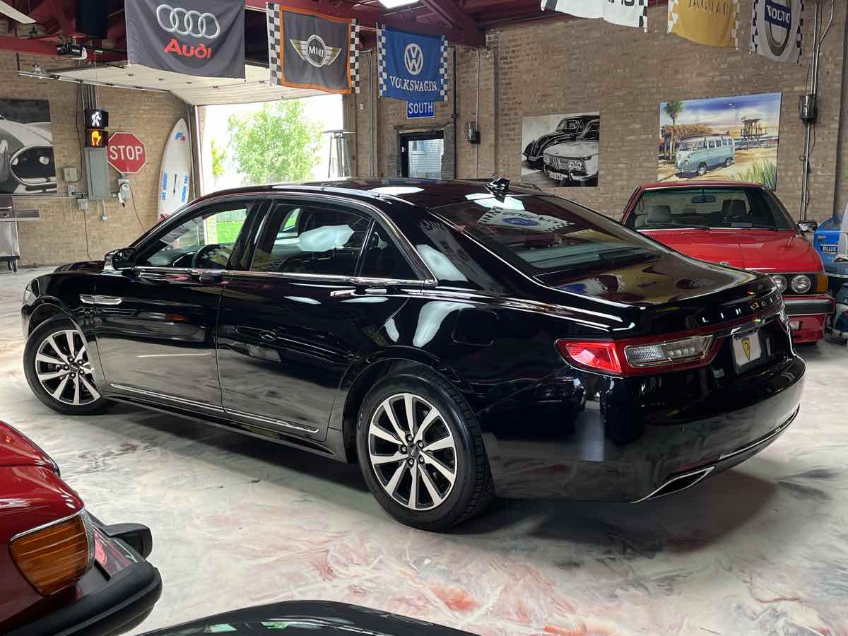 Photo 5 of this Lincoln Continental
