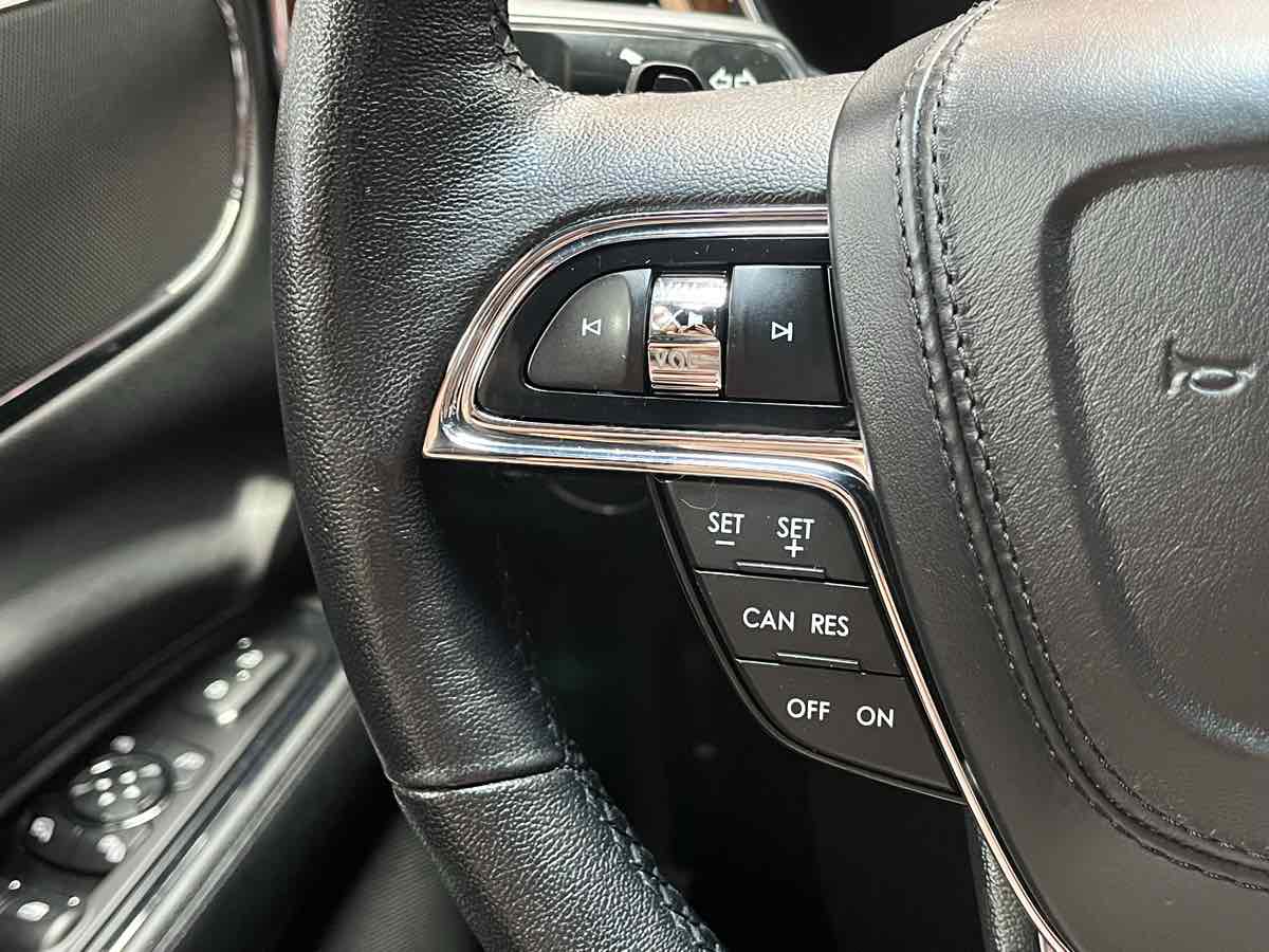 Photo 11 of this Lincoln Continental