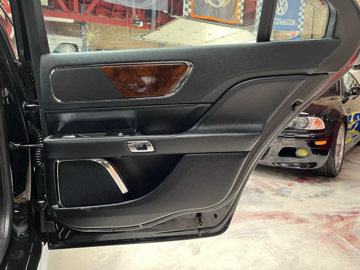Photo 27 of this Lincoln Continental