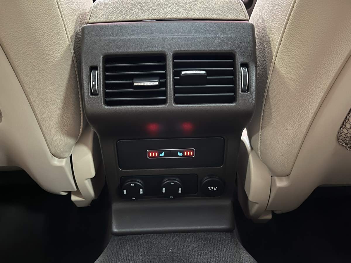 Photo 10 of this Jaguar F-PACE