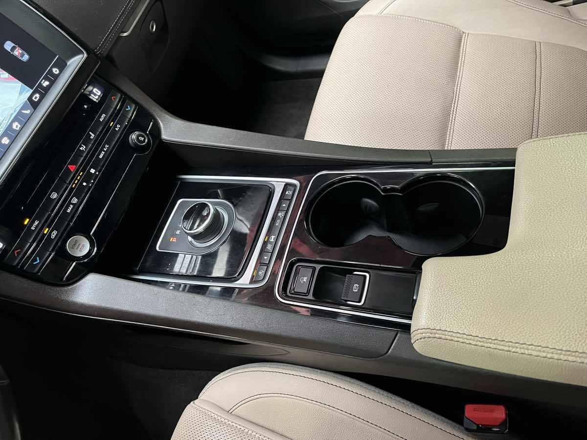 Photo 16 of this Jaguar F-PACE