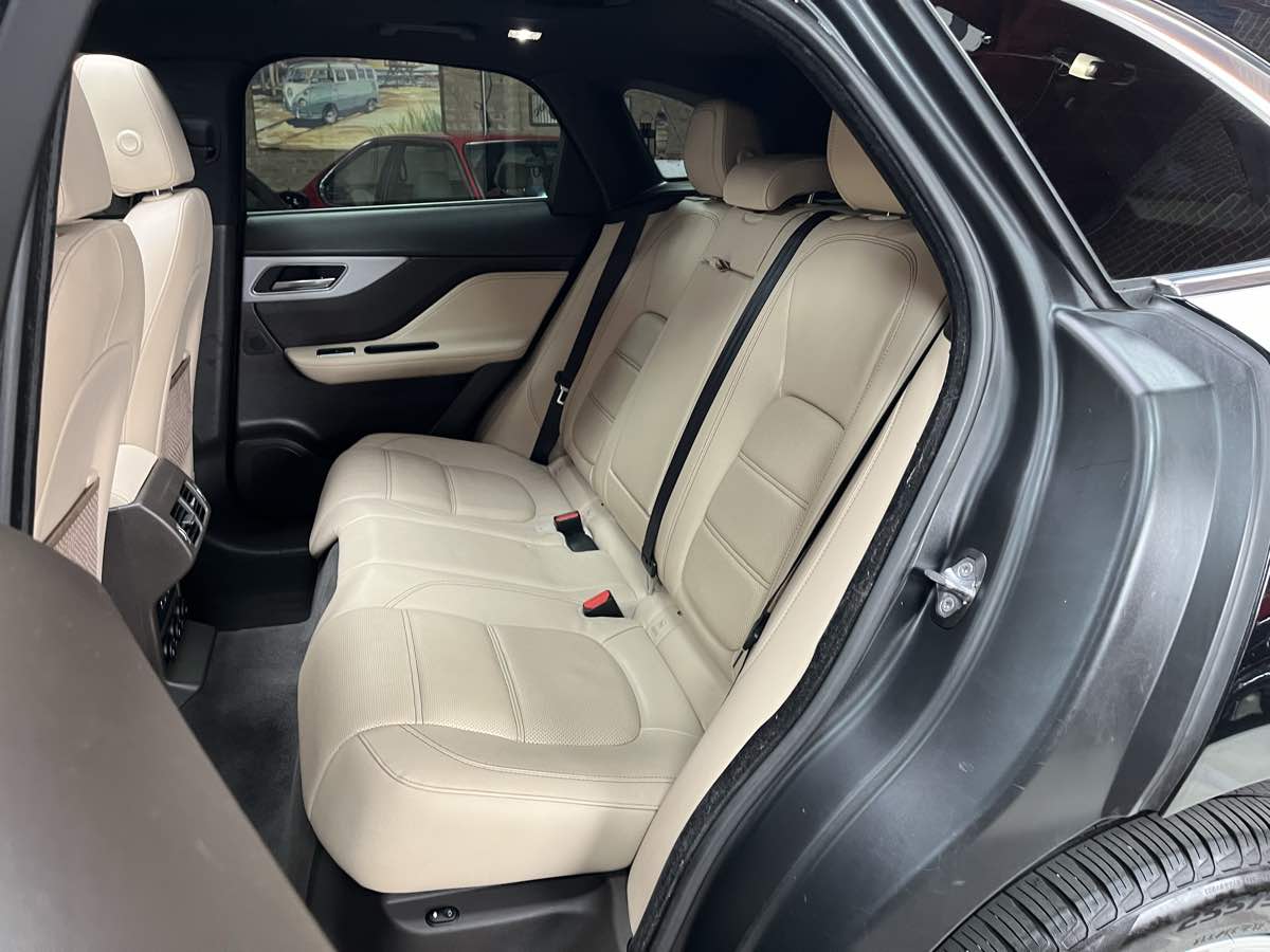 Photo 20 of this Jaguar F-PACE