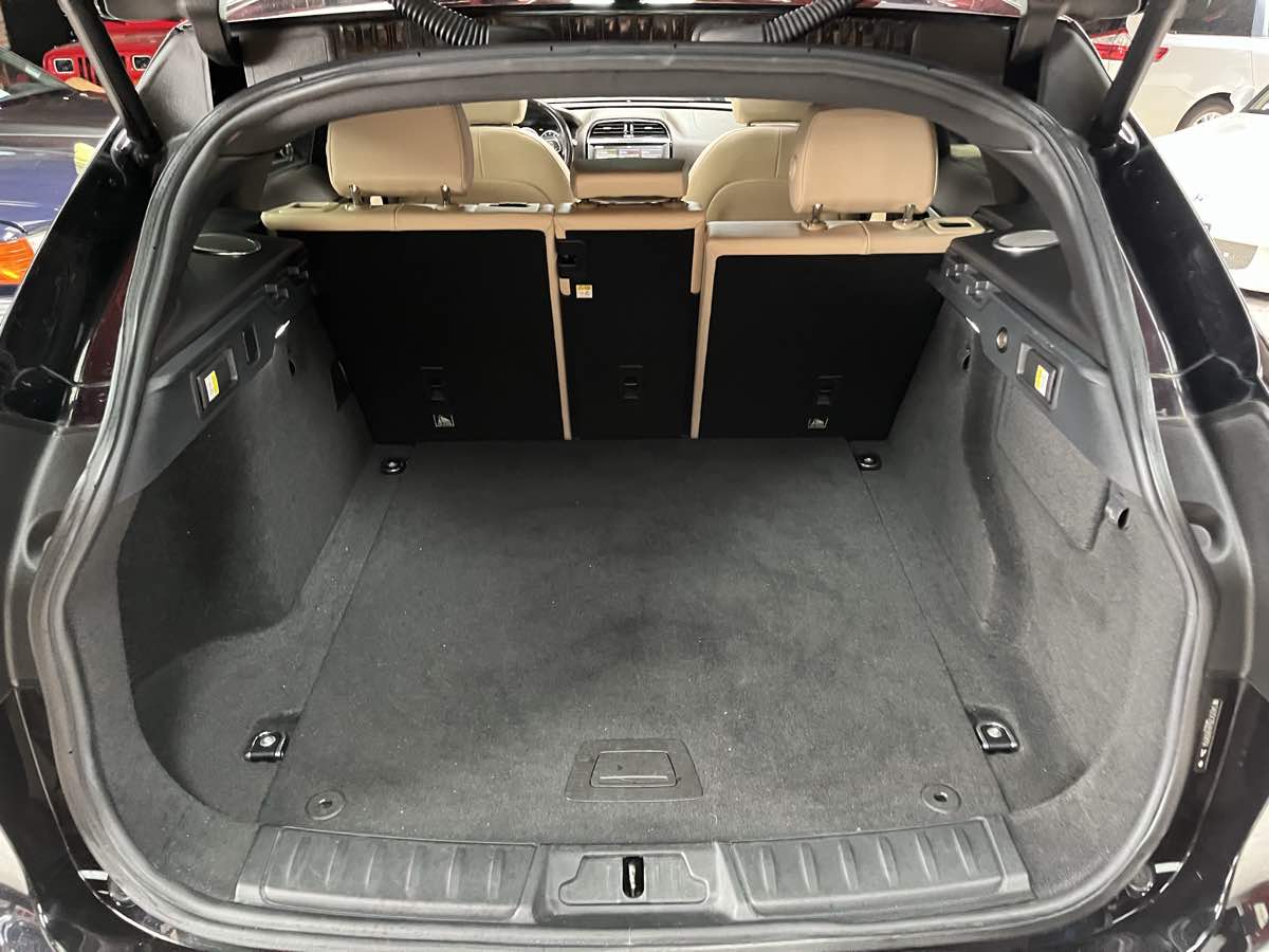 Photo 23 of this Jaguar F-PACE