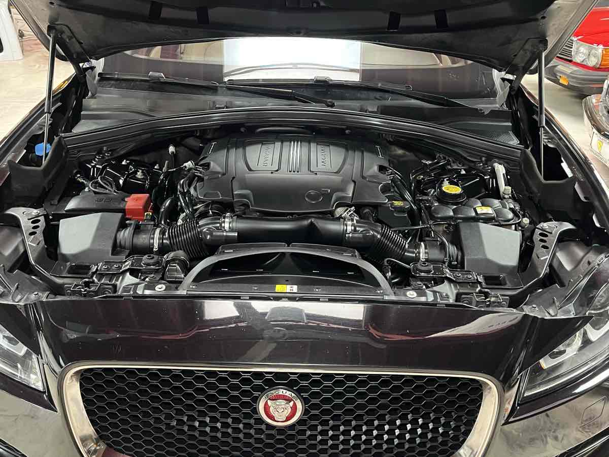 Photo 32 of this Jaguar F-PACE