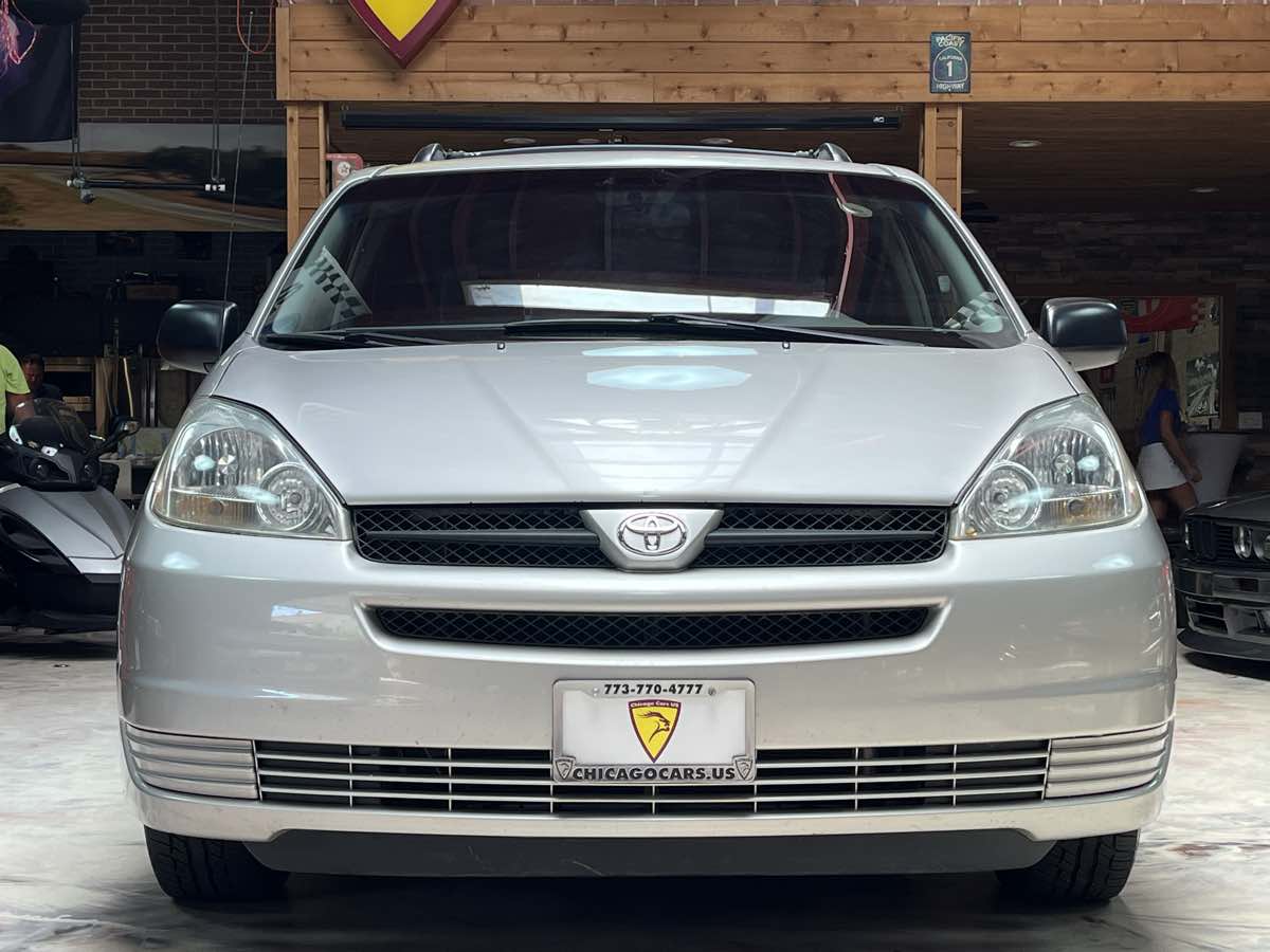 Photo 3 of this Toyota Sienna