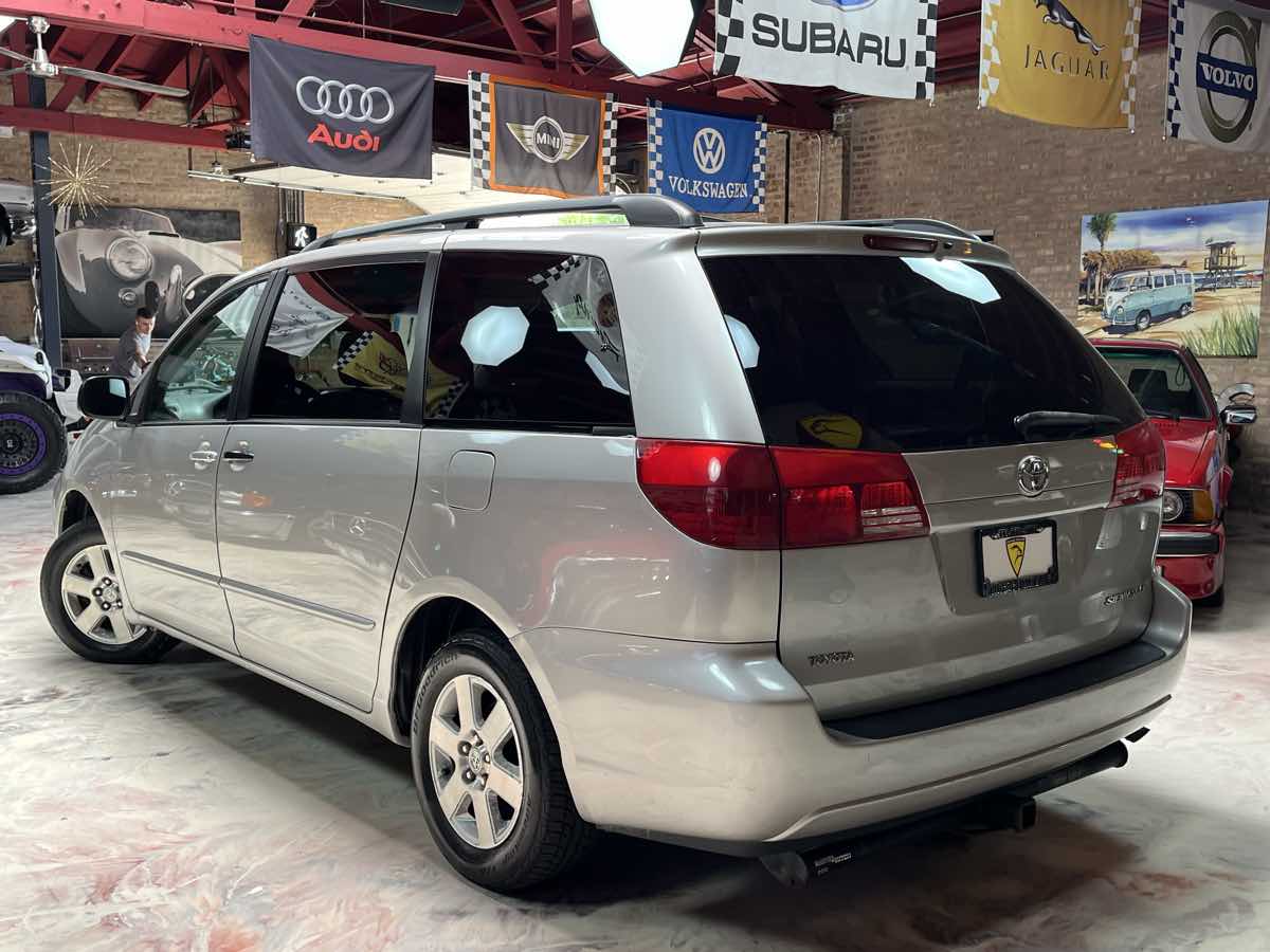 Photo 5 of this Toyota Sienna