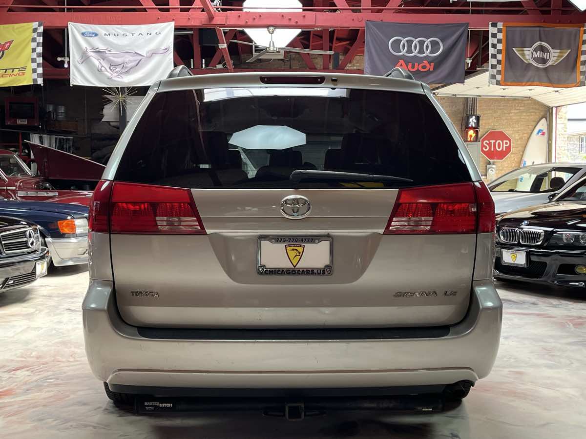 Photo 6 of this Toyota Sienna