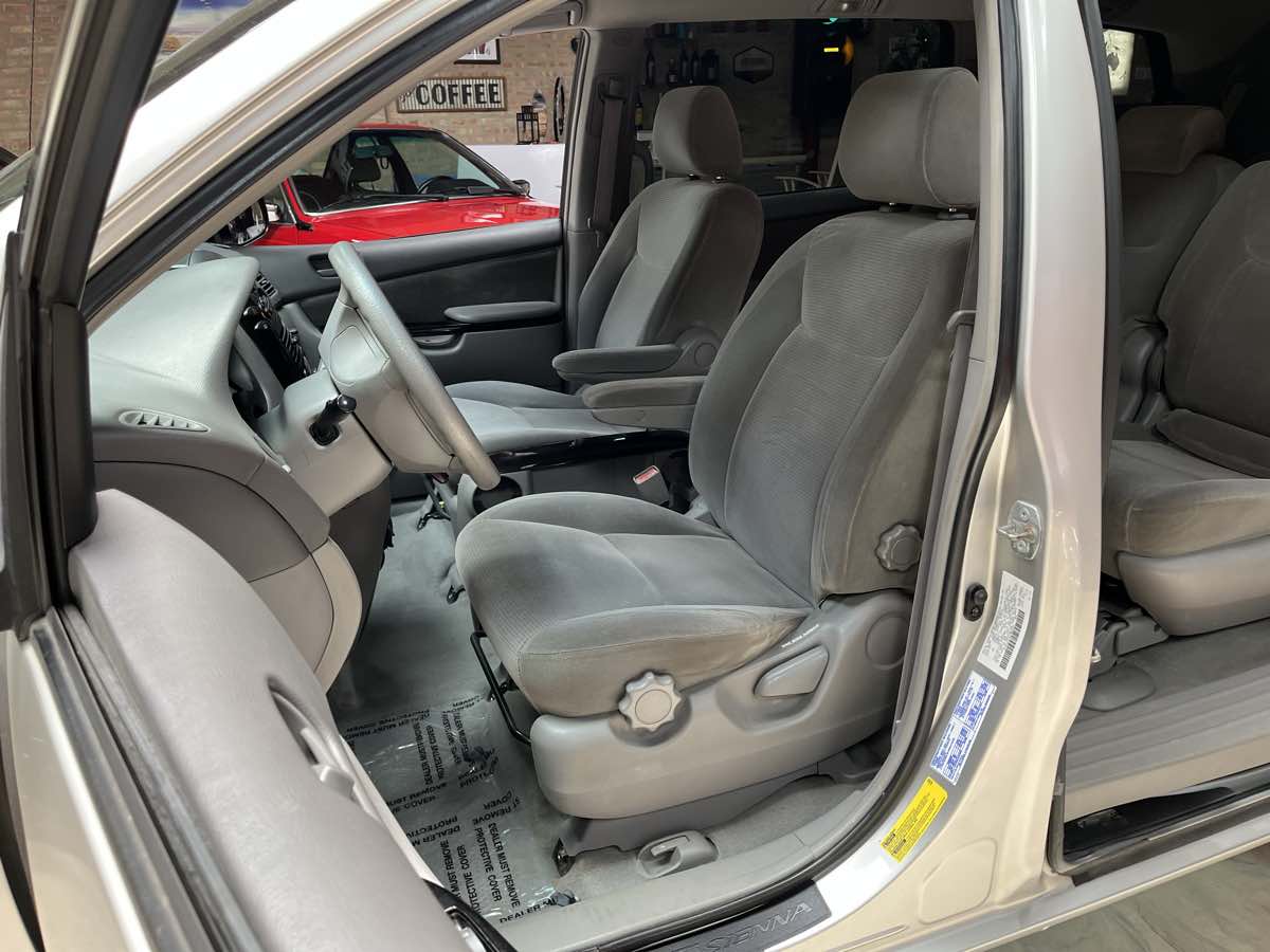 Photo 21 of this Toyota Sienna