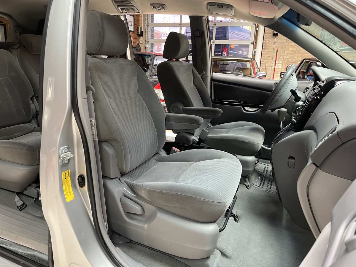Photo 26 of this Toyota Sienna