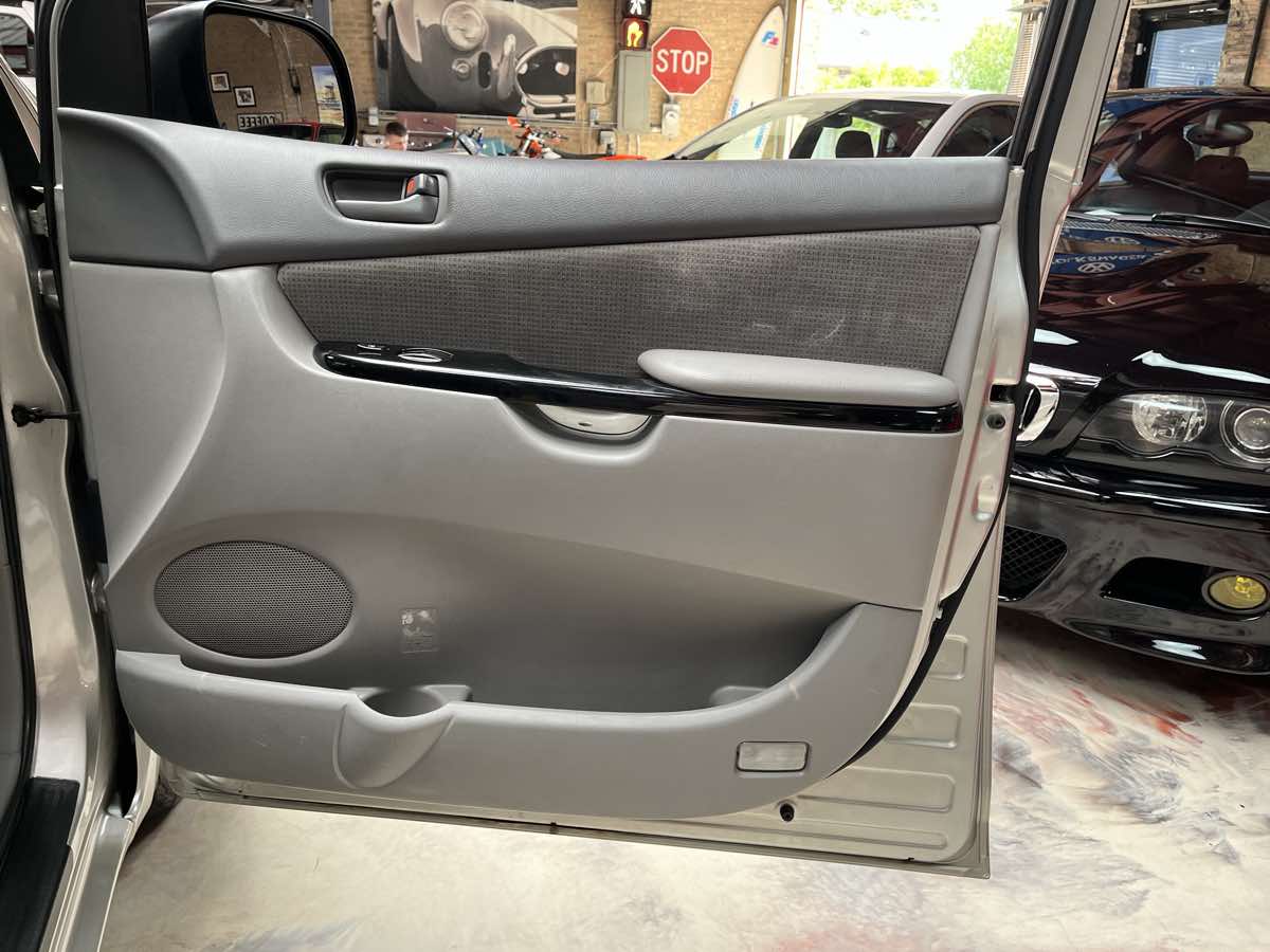 Photo 30 of this Toyota Sienna