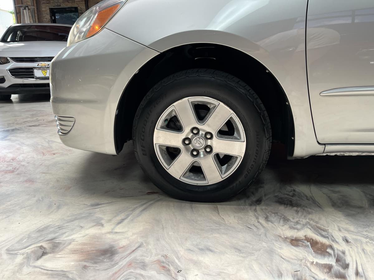 Photo 31 of this Toyota Sienna