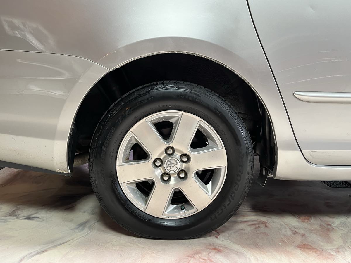 Photo 33 of this Toyota Sienna