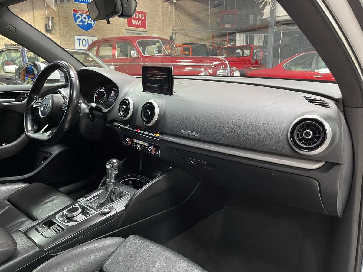Photo 10 of this Audi A3 Sportback e-tron