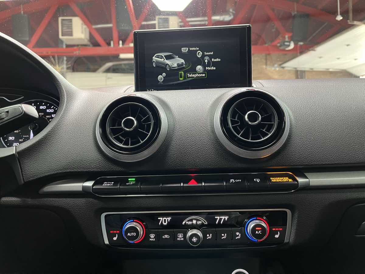 Photo 18 of this Audi A3 Sportback e-tron