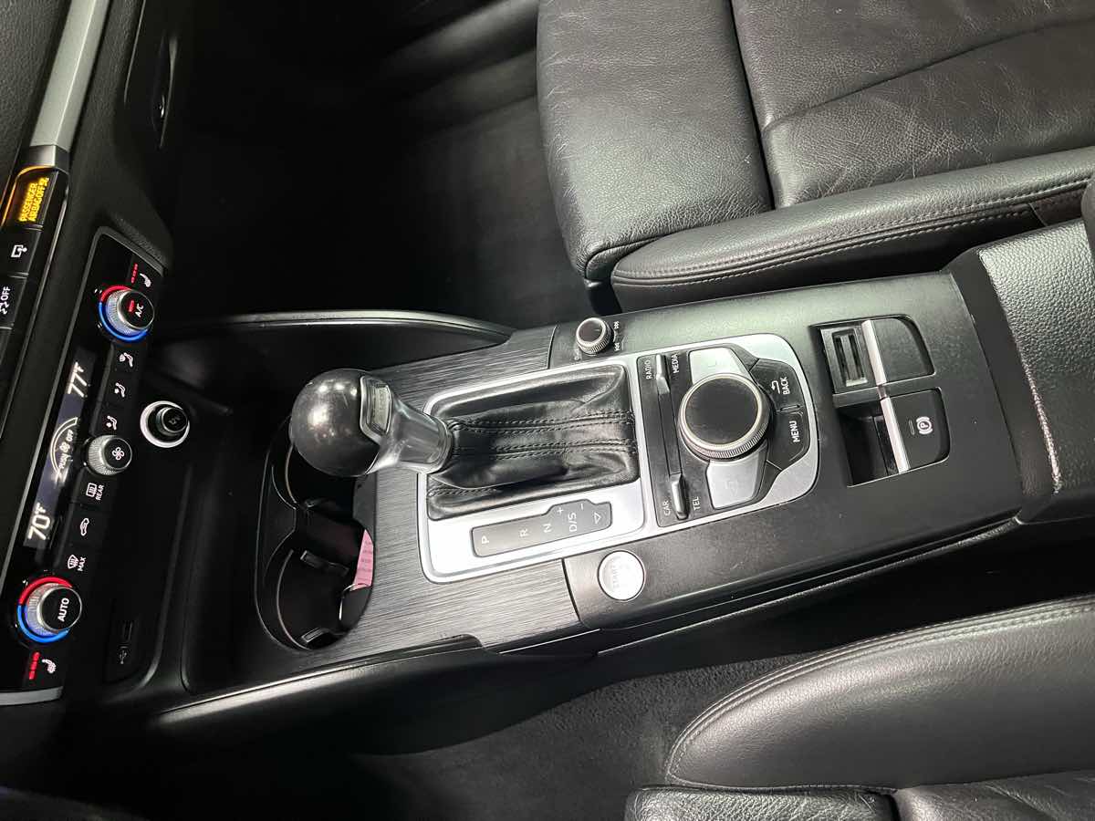 Photo 20 of this Audi A3 Sportback e-tron