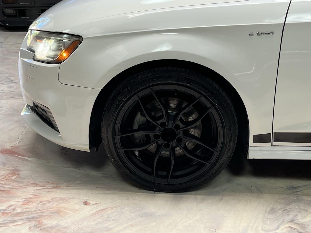 Photo 32 of this Audi A3 Sportback e-tron