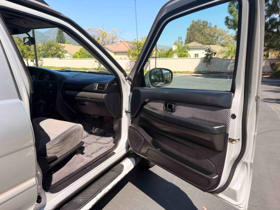 2003 Nissan Pathfinder SE - Photo 25