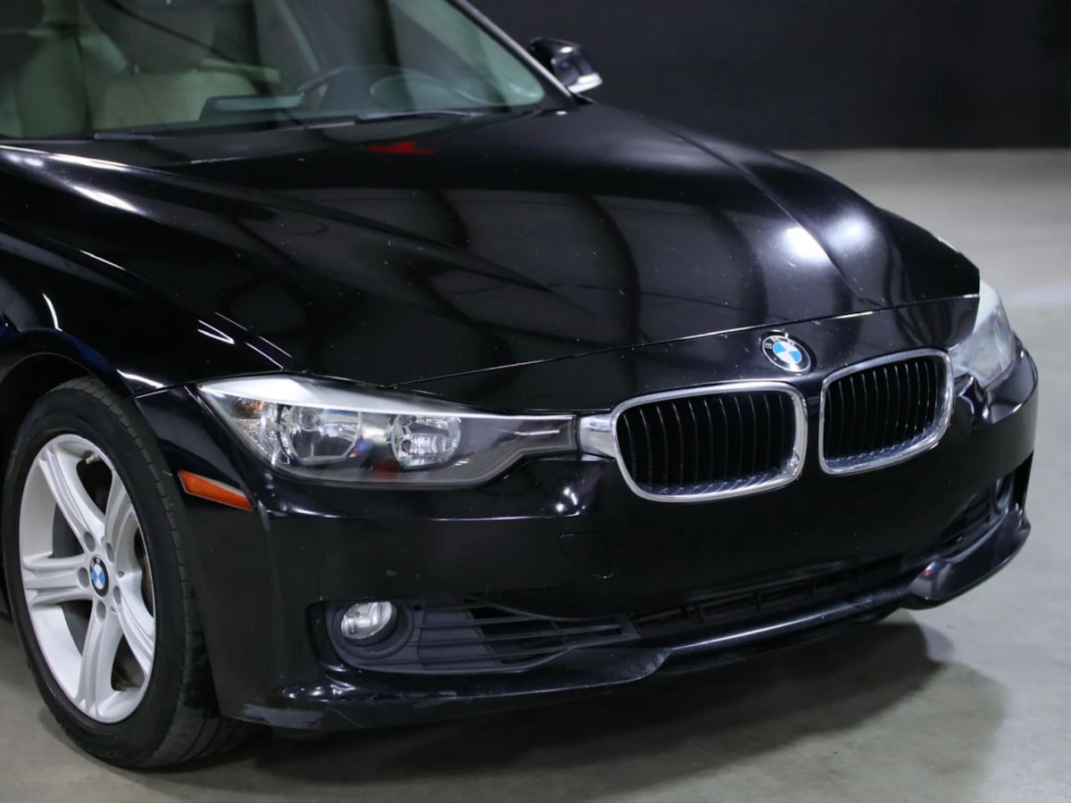 BMW 3 Series photo 2