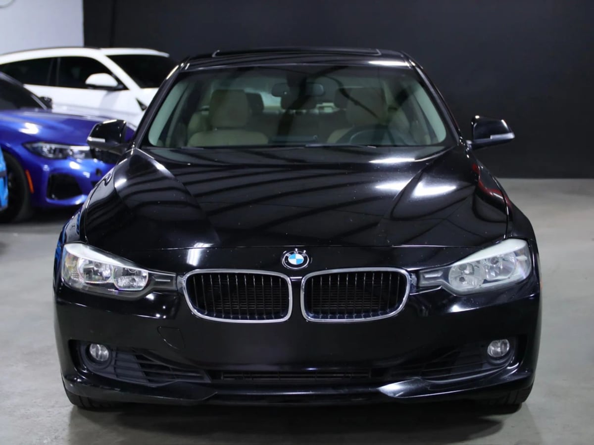 BMW 3 Series photo 4