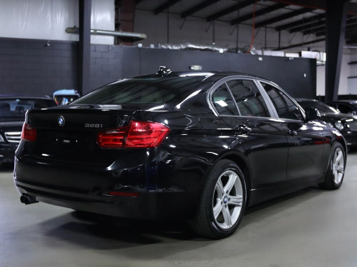 BMW 3 Series photo 11