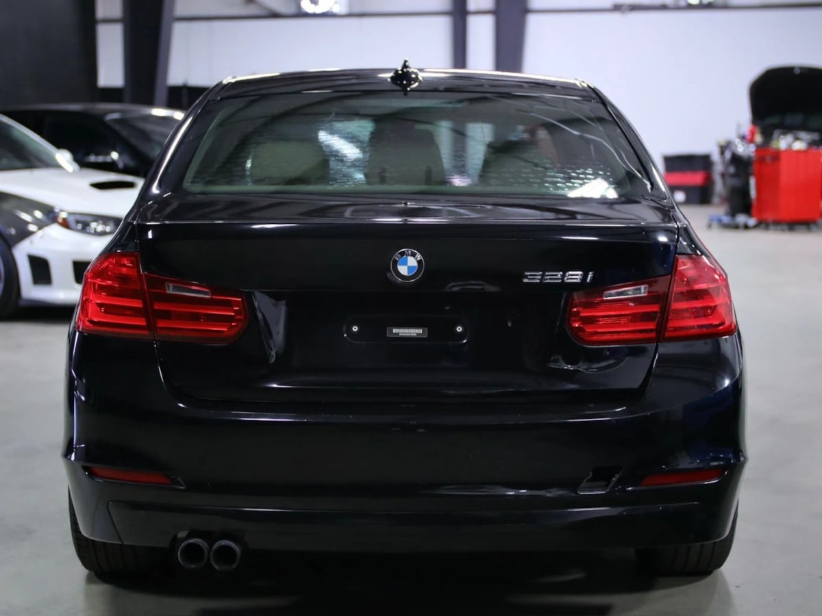 BMW 3 Series photo 12