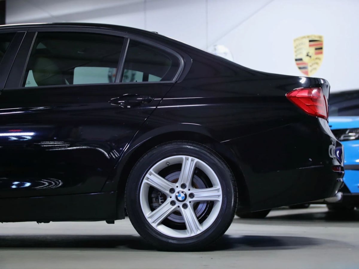 BMW 3 Series photo 17