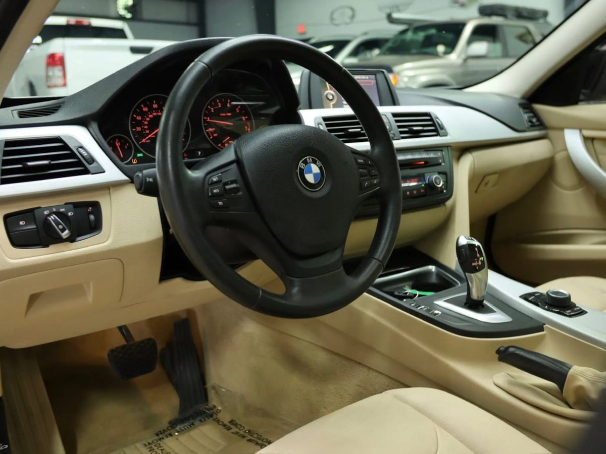 BMW 3 Series photo 19
