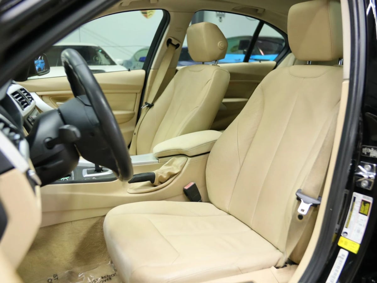 BMW 3 Series photo 21