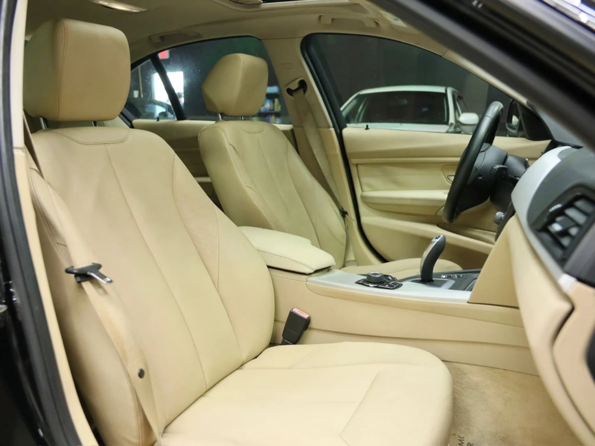 BMW 3 Series photo 22