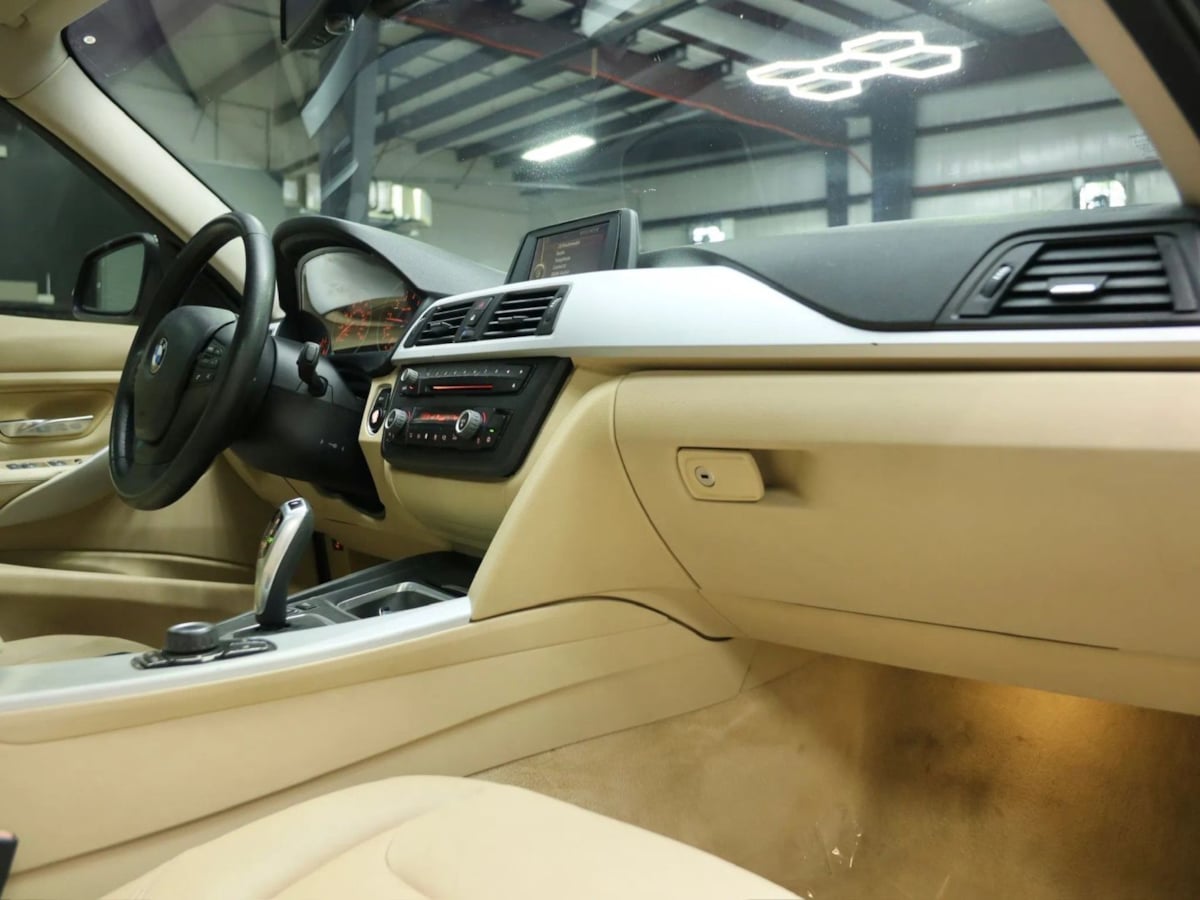 BMW 3 Series photo 24