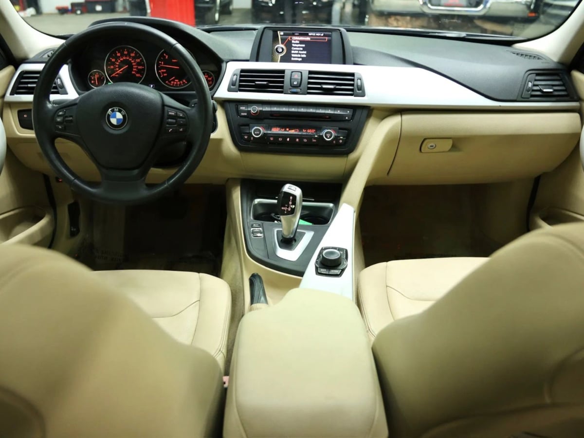 BMW 3 Series photo 30