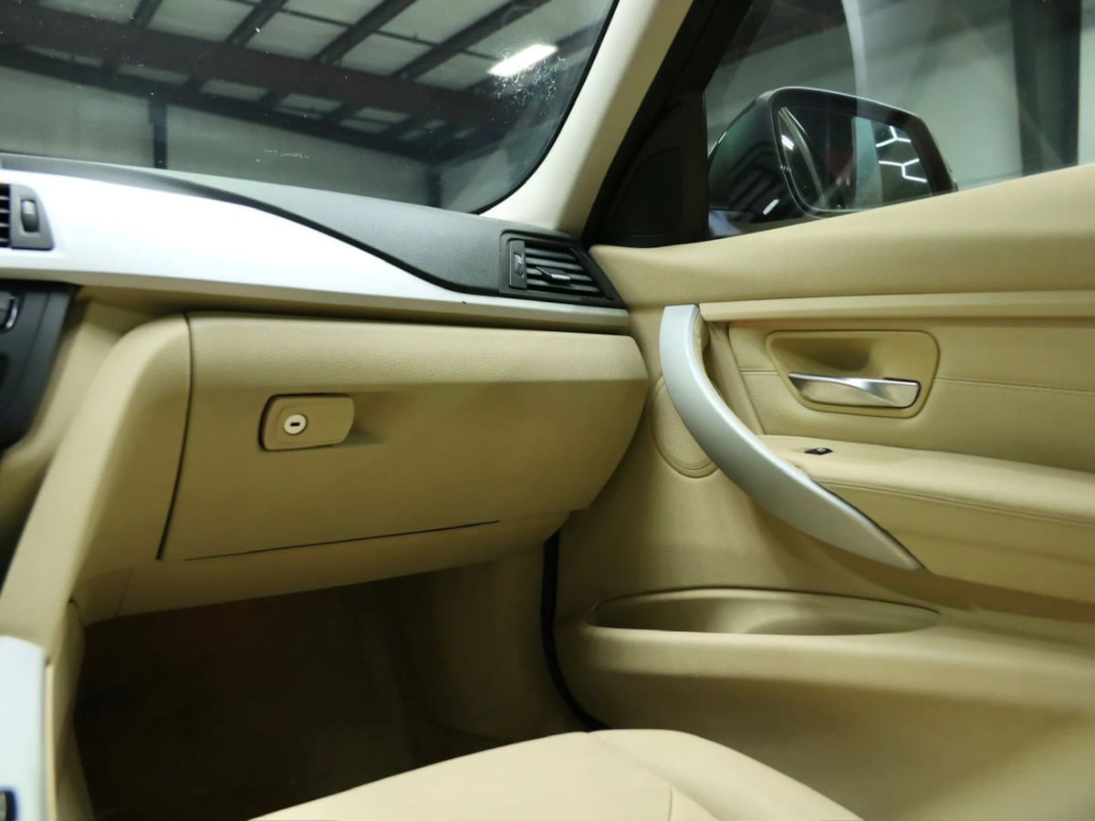 BMW 3 Series photo 32