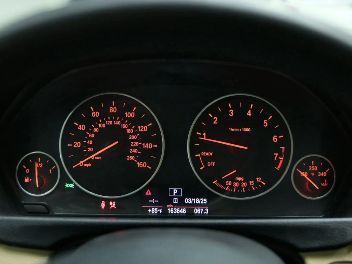 BMW 3 Series photo 34