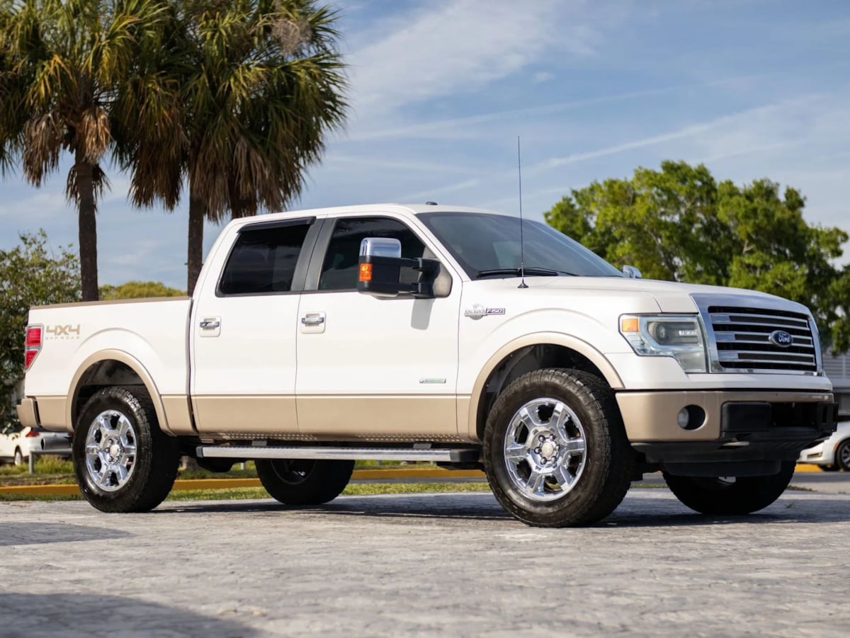 Ford F-150 photo 2